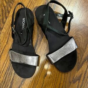 Vionic Women's Black and Metallic Sandals 9